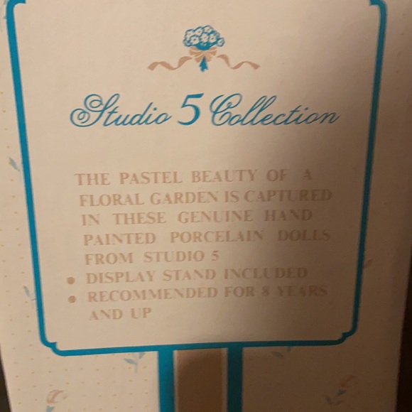 Genuine porcelain doll - Picture 3 of 3